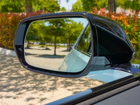 Used 2025 Cadillac Lyriq Sport image 20