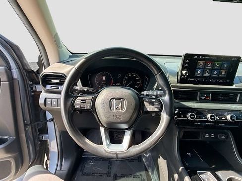 Used 2024 Honda Pilot Touring image 11