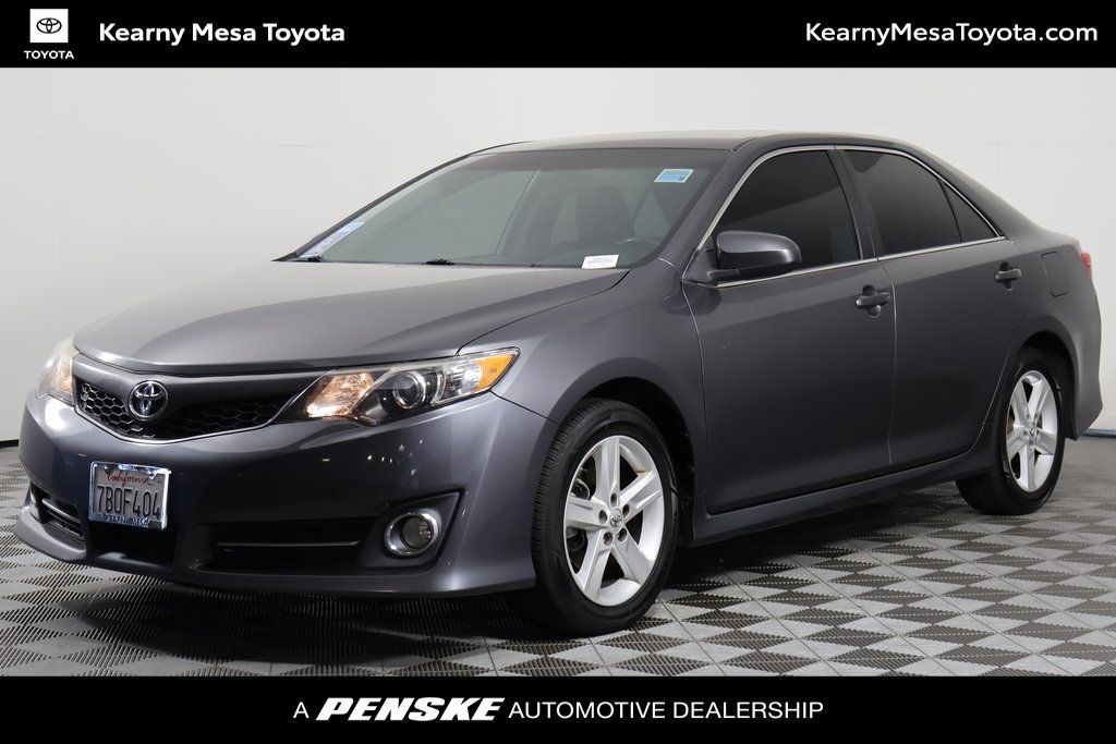 Used 2013 Toyota Camry SE FWD image 1