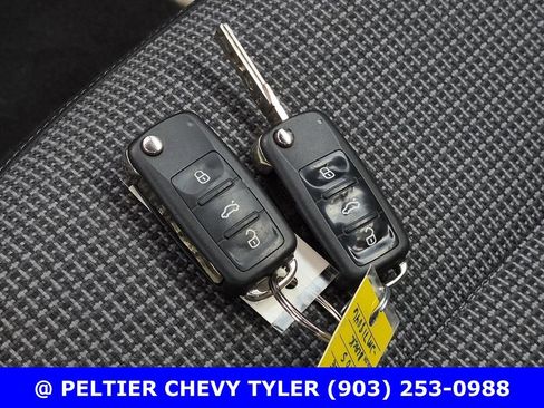 Used 2018 Volkswagen Beetle 2.0T S FWD image 29