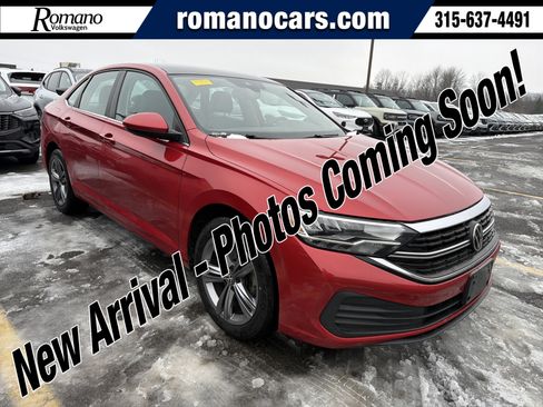 Used 2023 Volkswagen Jetta SE image 1