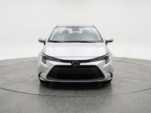 Used 2025 Toyota Corolla LE FWD image 2