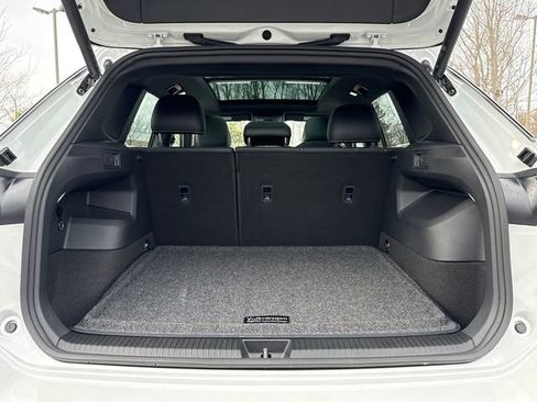 Certified 2025 Volkswagen Tiguan SE R-Line image 28