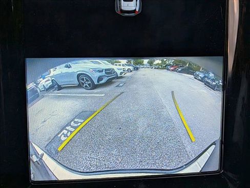 Used 2022 Volvo XC60 B5 Inscription w/ Advanced Package FWD image 11