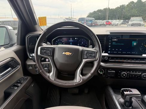 Used 2023 Chevrolet Silverado 1500 LTZ w/ Technology Package AWD/4WD image 10
