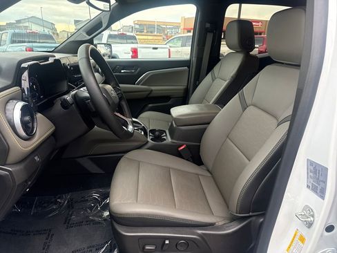 Used 2025 Chevrolet Colorado ZR2 w/ Technology Package image 11