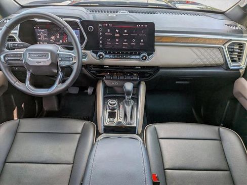 Used 2024 GMC Canyon Denali image 18