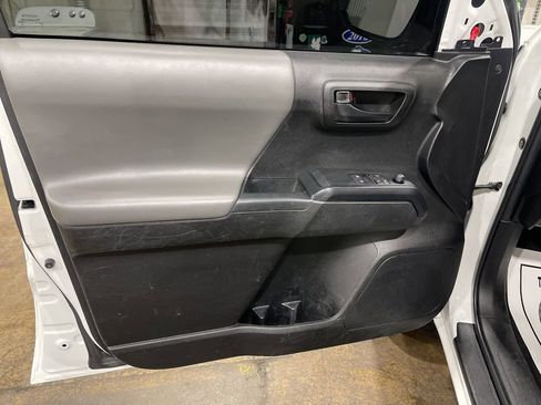 Used 2022 Toyota Tacoma SR w/ SR Convenience Package RWD image 7