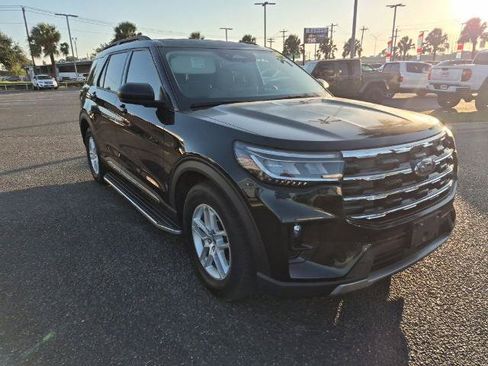Certified 2025 Ford Explorer Active w/ Active Comfort Package RWD image 7