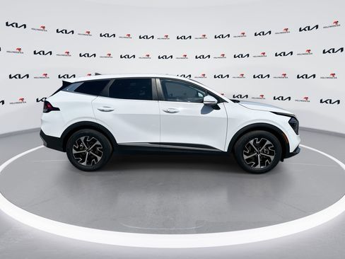 Certified 2025 Kia Sportage EX FWD image 9