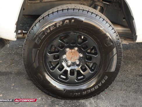 Used 2023 Toyota Tacoma TRD Sport w/ Advanced Technology Package image 11