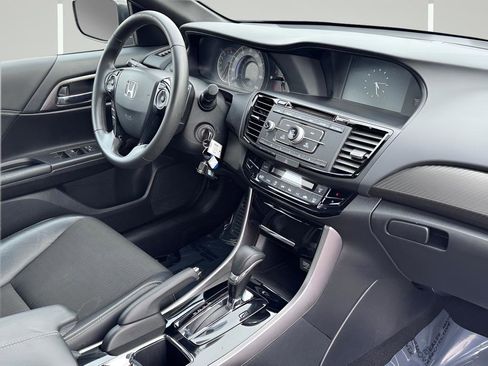 Used 2017 Honda Accord Sport image 6