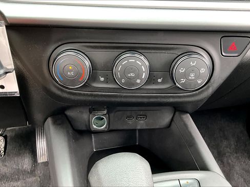 Used 2024 Chevrolet Trax RS w/ Driver Confidence Package FWD image 33
