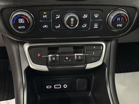 Used 2023 GMC Terrain SLT image 26