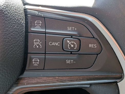 Used 2023 Jeep Grand Cherokee Limited RWD image 29