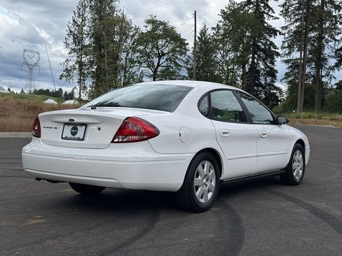 Used 2005 Ford Taurus SE FWD image 5