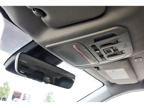 Used 2023 Toyota Highlander XLE FWD image 25