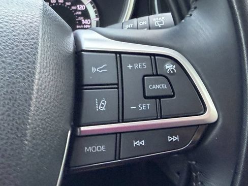 Used 2024 Toyota Highlander XLE FWD image 30