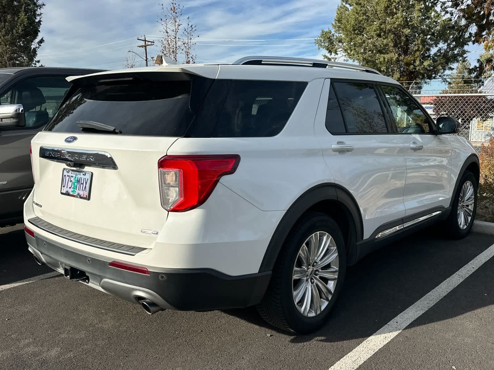 Used 2020 Ford Explorer Limited w/ Class III Trailer Tow Package AWD/4WD image 4