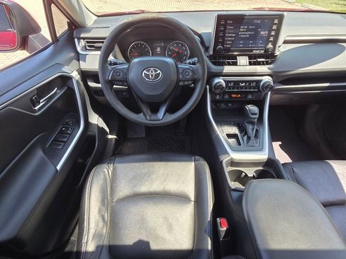 Used 2019 Toyota RAV4 XLE w/ Convenience Package FWD image 6