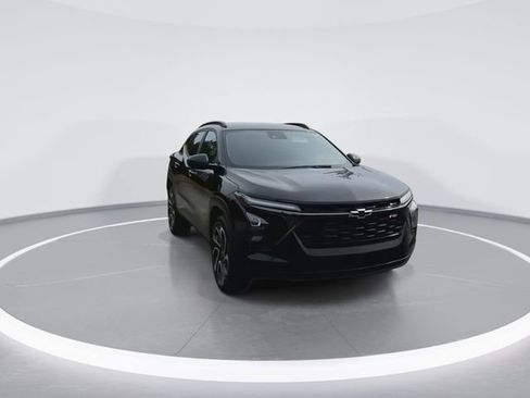 Used 2024 Chevrolet Trax RS image 3