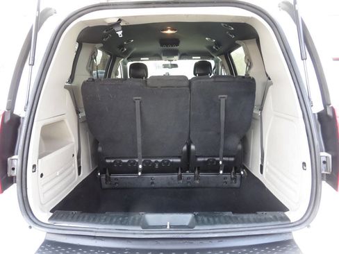 Used 2015 Dodge Grand Caravan SE image 23