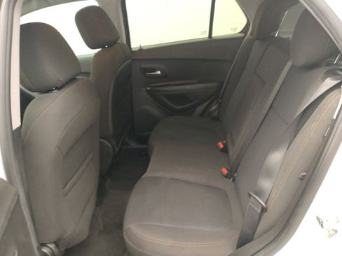 Used 2020 Chevrolet Trax LS AWD/4WD image 18