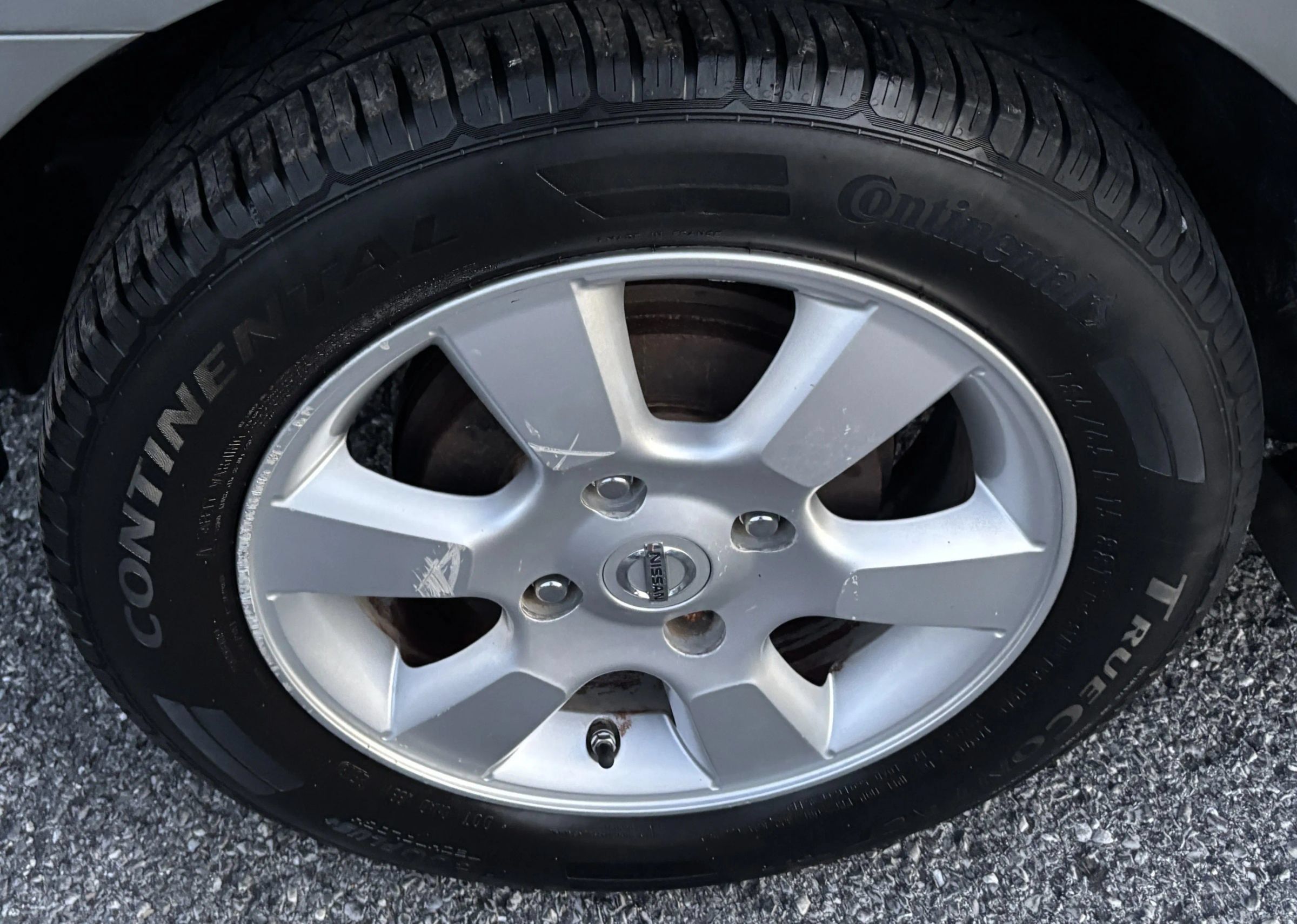 Used 2011 Nissan Versa Hatchback w/ Navigation/Satellite Pkg FWD image 8
