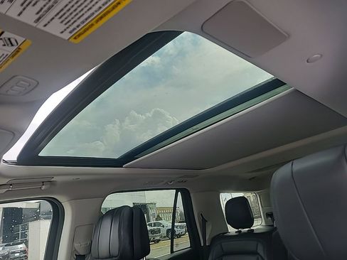 Used 2025 Lincoln Navigator Reserve image 20