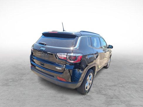 Used 2024 Jeep Compass Latitude AWD/4WD image 3