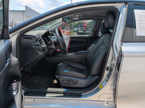 Used 2020 Toyota Camry XSE w/ Navigation Package FWD image 10