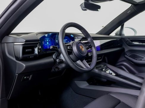 New 2026 Porsche Macan 4 Electric image 4