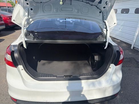 Used 2014 Ford Focus SE w/ Equipment Group 201A FWD image 16
