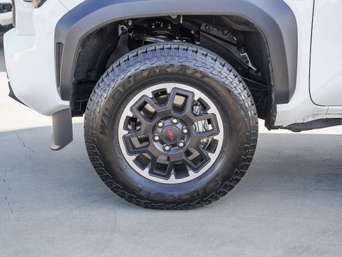 Certified 2025 Toyota Tacoma TRD Off-Road image 7
