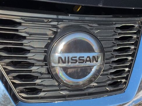 Used 2019 Nissan Rogue SV image 12