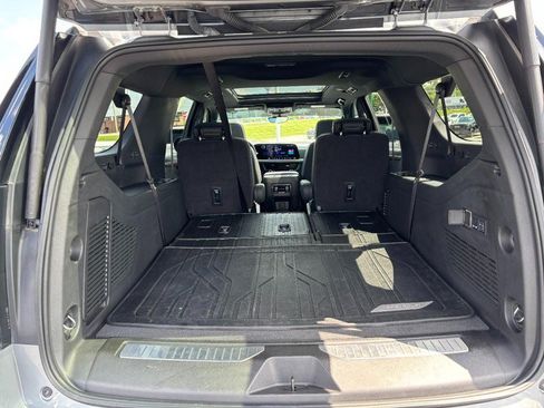 Used 2025 Chevrolet Suburban High Country w/ Sun And Tow Package AWD/4WD image 7