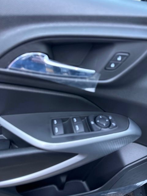 New 2026 Chevrolet Trax LS w/ LS Convenience Package FWD image 15