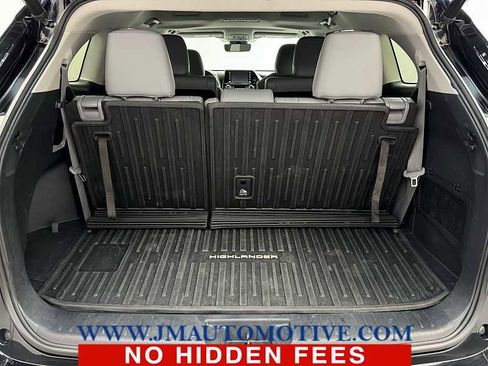 Used 2021 Toyota Highlander XLE image 18