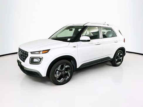 Used 2025 Hyundai Venue SEL image 3