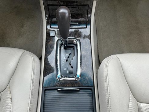 Used 2008 Cadillac DTS Luxury I w/ Sun And Sound Package FWD image 15