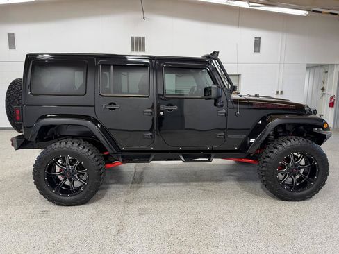 Used 2016 Jeep Wrangler Unlimited Rubicon AWD/4WD image 5