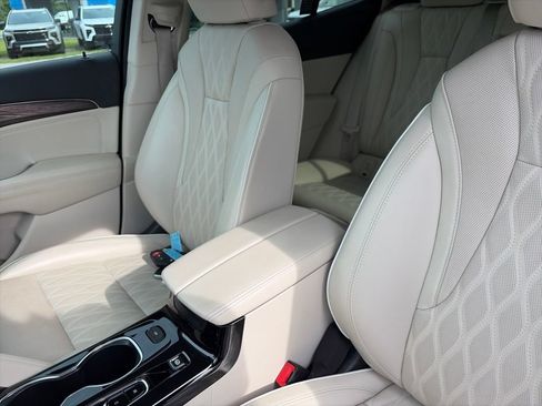 Used 2023 Buick Envision Avenir FWD image 23