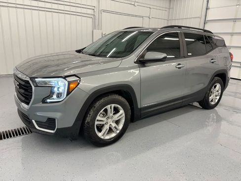 Used 2023 GMC Terrain SLE w/ Driver Convenience Package image 13