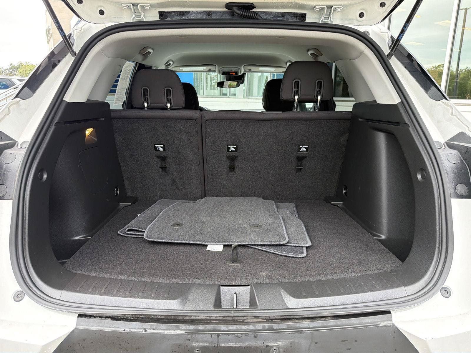 Used 2023 Chevrolet TrailBlazer LT FWD image 36