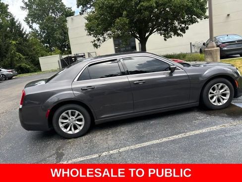 Used 2015 Chrysler 300 Limited RWD image 11