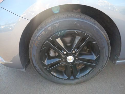 Used 2018 Chevrolet Cruze LT w/ Convenience Package FWD image 32