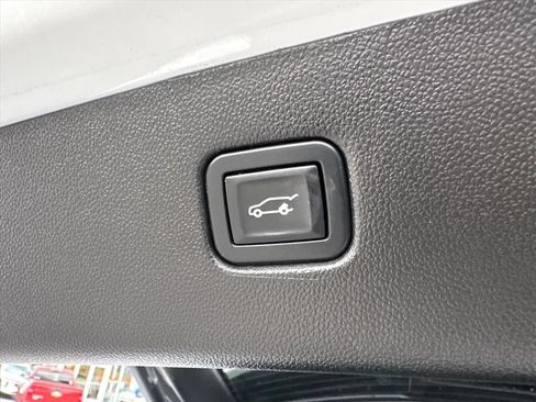 Used 2020 Chevrolet Blazer LT FWD image 11