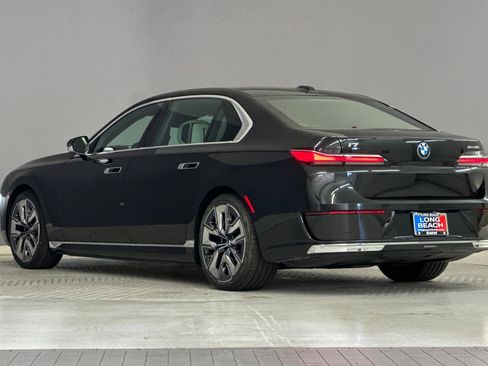 Certified 2023 BMW i7 xDrive60 AWD/4WD image 3
