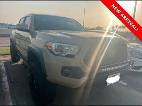 Used 2019 Toyota Tacoma TRD Off-Road AWD/4WD image 2