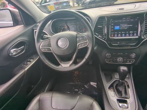 Used 2019 Jeep Cherokee Limited FWD image 17